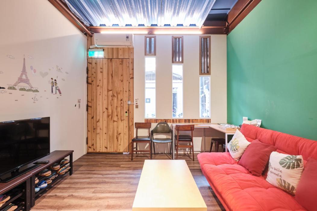 小黑琵416輕旅 Little Happy Hostel 台南 エクステリア 写真